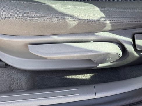 Used 2024 Hyundai Elantra SE FWD image 18