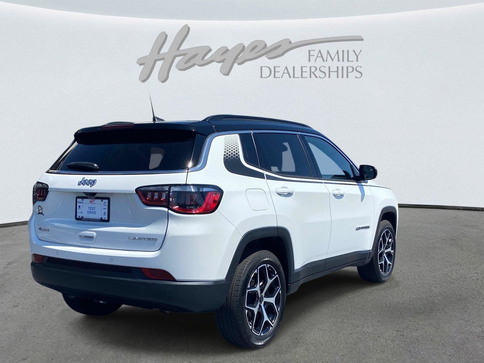 Used 2025 Jeep Compass Limited w/ Mopar Graphics Package AWD/4WD image 3