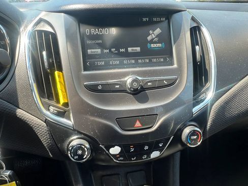 Used 2018 Chevrolet Cruze LT FWD image 21