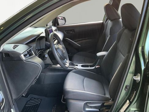Used 2023 Toyota Corolla Cross LE AWD/4WD image 21