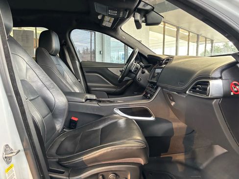 Used 2017 Jaguar F-PACE S image 22