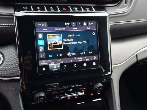 Used 2025 Jeep Grand Cherokee Laredo w/ Luxury Tech Group I AWD/4WD image 18