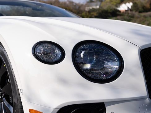 Used 2024 Bentley Continental GT image 17