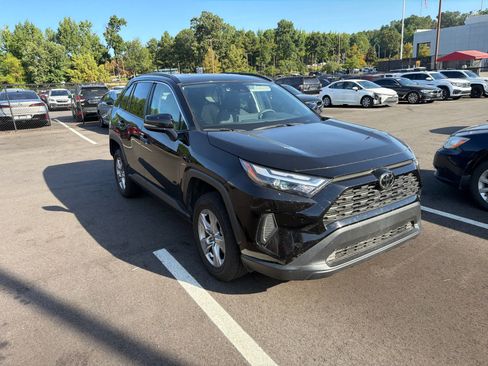 Used 2025 Toyota RAV4 XLE FWD image 3