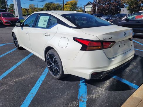 New 2025 Nissan Altima 2.5 SR w/ SR Premium Package image 9