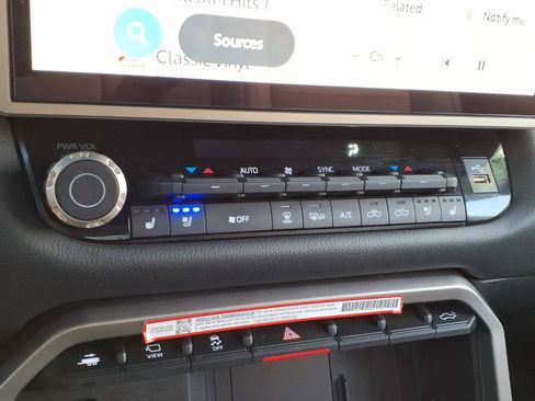 Certified 2025 Toyota Tundra Limited AWD/4WD image 18