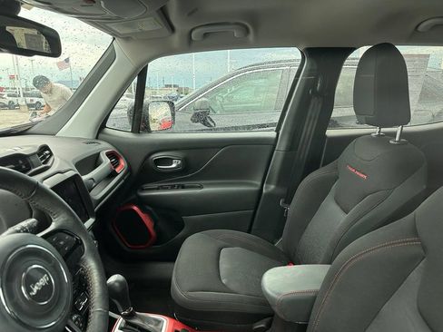 Used 2022 Jeep Renegade Trailhawk AWD/4WD image 6