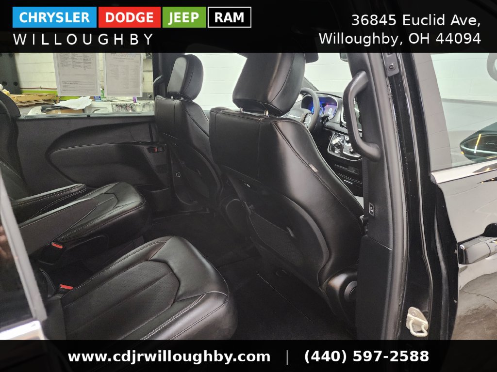 Used 2026 Chrysler Pacifica Select FWD image 28