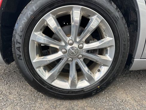 Used 2018 Chrysler 300 Limited w/ Safetytec Plus Group image 12