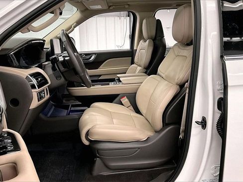 Used 2024 Lincoln Navigator Reserve image 22
