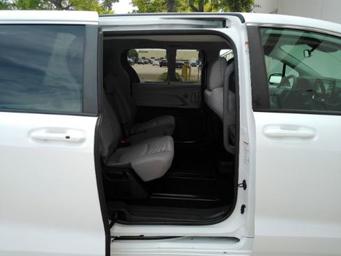 Used 2023 Toyota Sienna LE FWD image 20