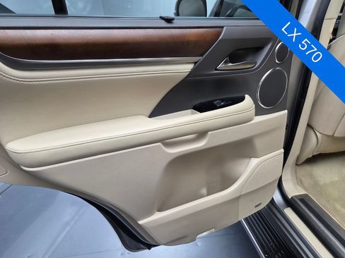 Used 2017 Lexus LX 570 4WD w/ Luxury Package image 23