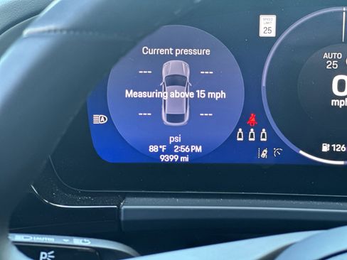 Used 2025 Porsche Macan 4S Electric AWD/4WD image 26