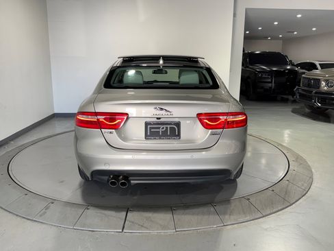 Used 2017 Jaguar XE Premium image 10