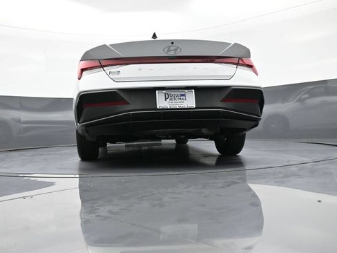 Certified 2025 Hyundai Elantra SE w/ Cargo Package FWD image 30