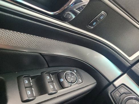 Used 2016 Ford Explorer XLT w/ Equipment Group 202A AWD/4WD image 27