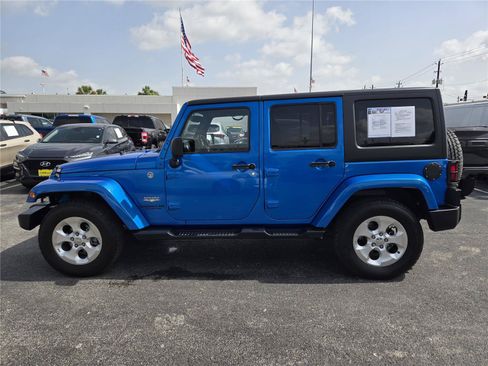 Used 2015 Jeep Wrangler Unlimited Sahara w/ Connectivity Group AWD/4WD image 5