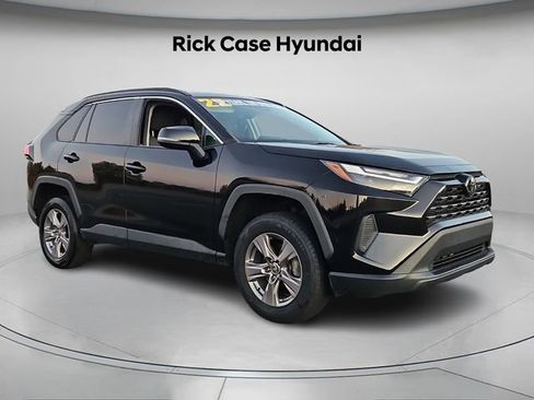 Used 2022 Toyota RAV4 XLE image 9