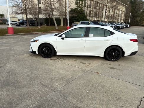 New 2026 Toyota Camry SE image 2