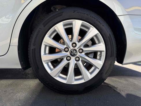 Used 2018 Toyota Camry LE image 38