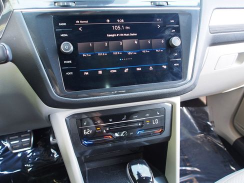 Used 2022 Volkswagen Tiguan SEL R-Line image 26