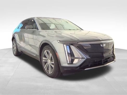 Used 2024 Cadillac Lyriq Luxury w/ LPO, Floor Liner Package image 7