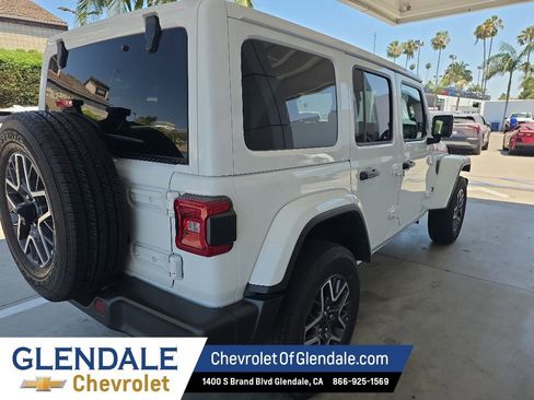 Used 2025 Jeep Wrangler Unlimited Sahara AWD/4WD image 6