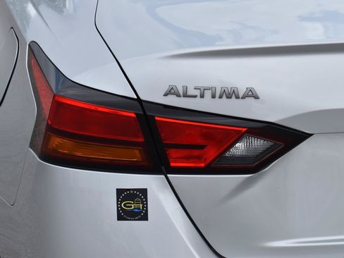 Used 2024 Nissan Altima 2.5 SV FWD image 6