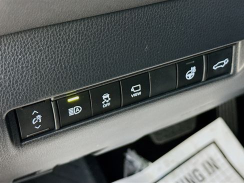 Used 2024 Toyota Venza Limited image 9