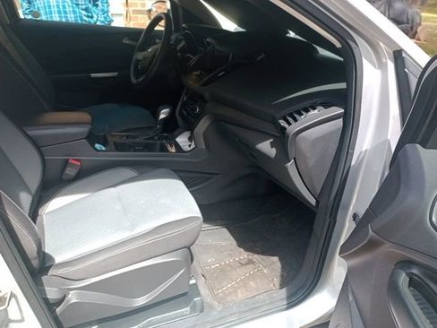 Used 2019 Ford Escape SE image 18