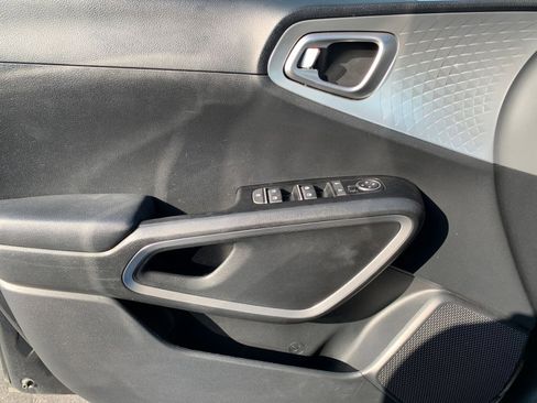 Used 2025 Kia Soul LX w/ LX Technology Package image 20