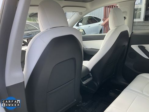 Used 2021 Tesla Model Y Long Range image 32