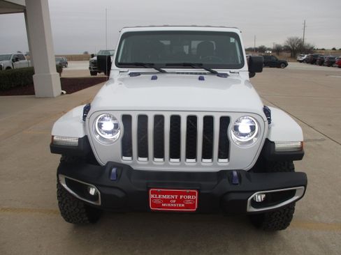 Used 2020 Jeep Gladiator Overland image 13