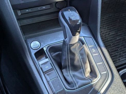 Used 2023 Volkswagen Tiguan SE image 17