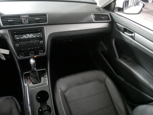 Used 2015 Volkswagen Passat 1.8T Wolfsburg Edition image 11