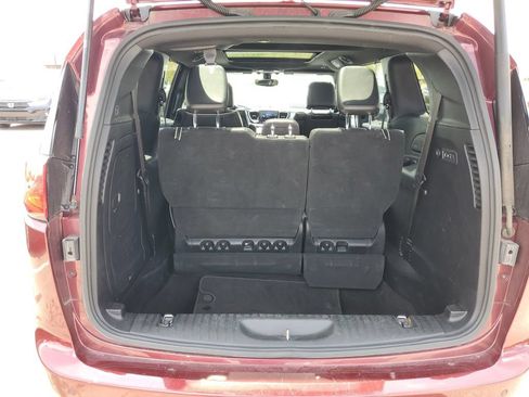 Used 2019 Chrysler Pacifica Limited w/ S Appearance Package FWD image 8