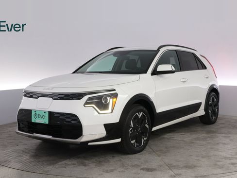 Used 2024 Kia Niro Wind FWD image 2