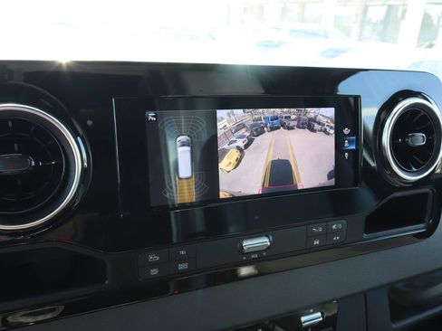Used 2022 Mercedes-Benz Sprinter 4500 w/ Parking Package image 36
