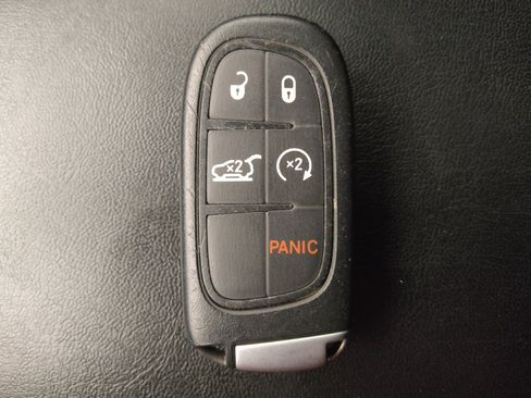 Used 2021 Jeep Cherokee Latitude Lux w/ Comfort/Convenience Group FWD image 32