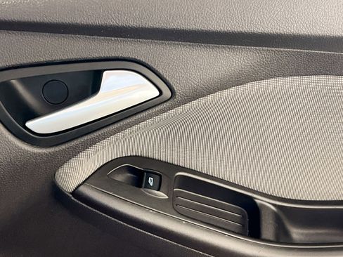 Used 2014 Ford Focus SE w/ SE Winter Package image 31