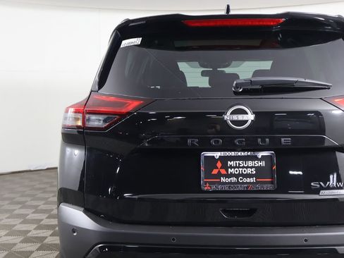 Used 2023 Nissan Rogue SV w/ SV Premium B Package image 15