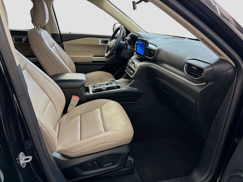 Used 2022 Ford Explorer XLT w/ Equipment Group 202A image 34
