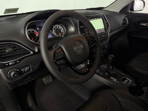 Used 2023 Jeep Cherokee Altitude Lux w/ Mopar Interior Package AWD/4WD image 22