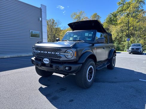 New 2025 Ford Bronco Badlands w/ Matte Film Protection Package image 2