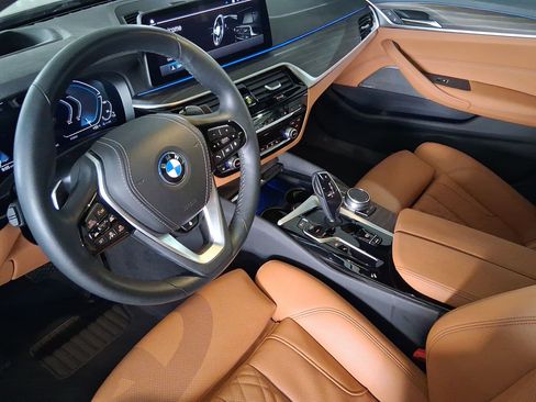 Certified 2023 BMW 530e w/ Executive Package image 3