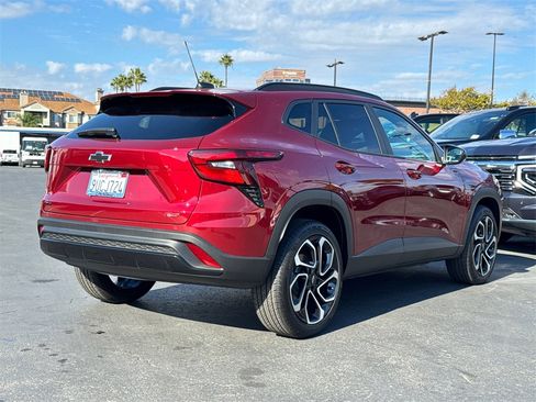 Used 2025 Chevrolet Trax RS image 9