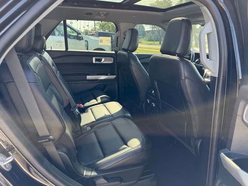 Used 2022 Ford Explorer Limited AWD/4WD image 10
