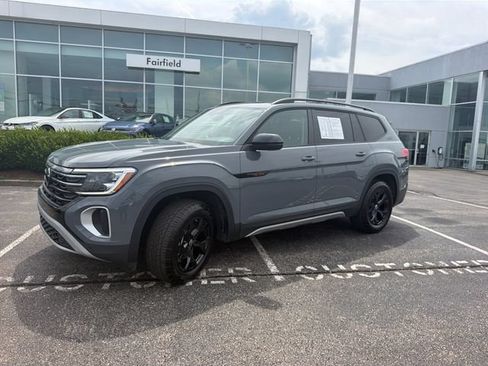 Certified 2025 Volkswagen Atlas Peak Edition SE AWD/4WD image 9