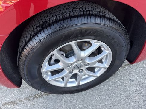 Used 2025 Chrysler Pacifica Select image 7