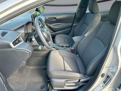 Used 2025 Toyota Corolla LE FWD image 3
